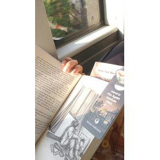 Membaca buku-kwarcab Surabaya 